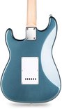 Achterkant van een blauwe elektrische gitaar met houten hals en witte halsplaat.