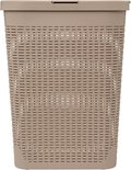 Beige, rechthoekige wasmand met gevlochten patroon en deksel.