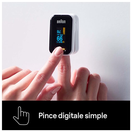 Vrouw met een zwangere buik gebruikt een Braun pulsoximeter op haar vinger. Tekst: 'Pince digitale simple'.