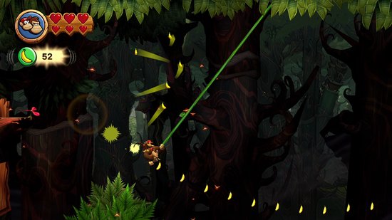 Donkey Kong se balance sur une liane verte dans une forêt sombre.