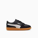 Zwarte Puma Palermo sneaker, zij-aanzicht, met witte Puma-streep en gummi zool.