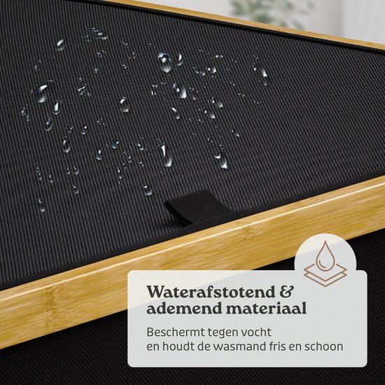 Detail van het waterafstotende en ademende materiaal van de zwarte wasmand met bamboe accenten.