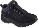 Zwarte mid-cut wandelschoen met grijze mesh en details. Tekst 'WATERPROOF' en 'GO TRAIL'.