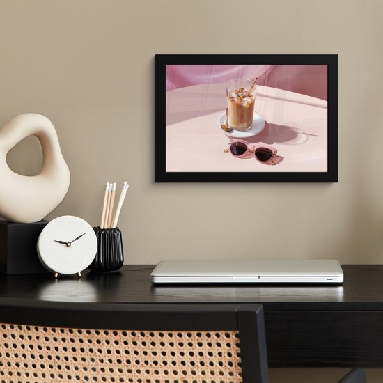 Poster in lijst - Fotolijst 30x20 cm - Posters - Ijskoffie - Zonnebril - Goud - Posterlijst zwart - Decoratie - Wanddecoratie woonkamer - Muurdecoratie slaapkamer