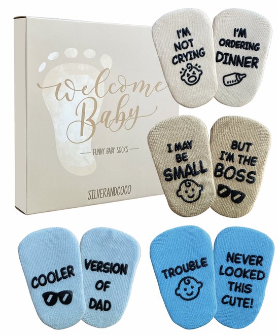 SilverandCoco® Baby Sokjes met Grappige Tekst | Geboorte Geschenkset Sokken Antislip Katoen | Kraamcadeaus pakket Cadeau Gift Set | Shower Cadeau Geschenk Versiering Decoratie | Zwangerschap Katoenen Kleding | Gender Reveal Zwanger - Jongen Boy Blauw