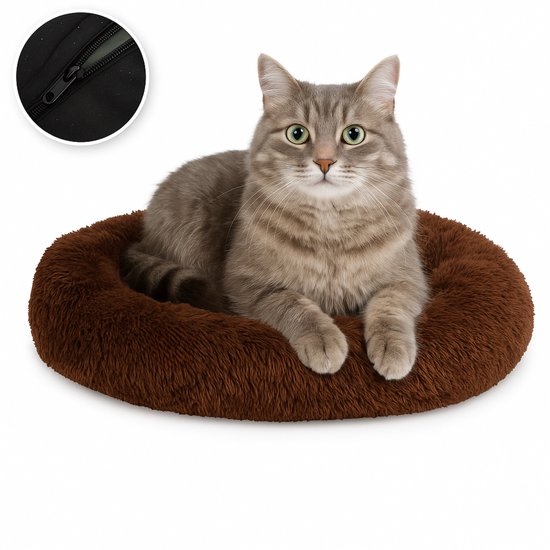 Grijze kat ligt in bruine pluizige donut mand. Een inset toont een rits.