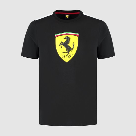 Zwart T-shirt met op de voorkant het Ferrari schildlogo en witte strepen op de schouders.