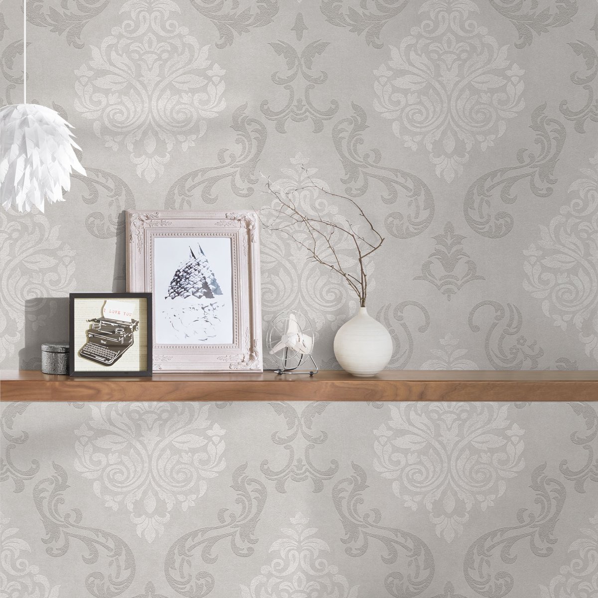 Barok Behang 953271 | Wit Zilver Grijs Behang | Vliesbehang | Bijzonder geschikt voor de Keuken en Slaapkamer | 95327-1 | Ontdek Nu Bij Bricoflor