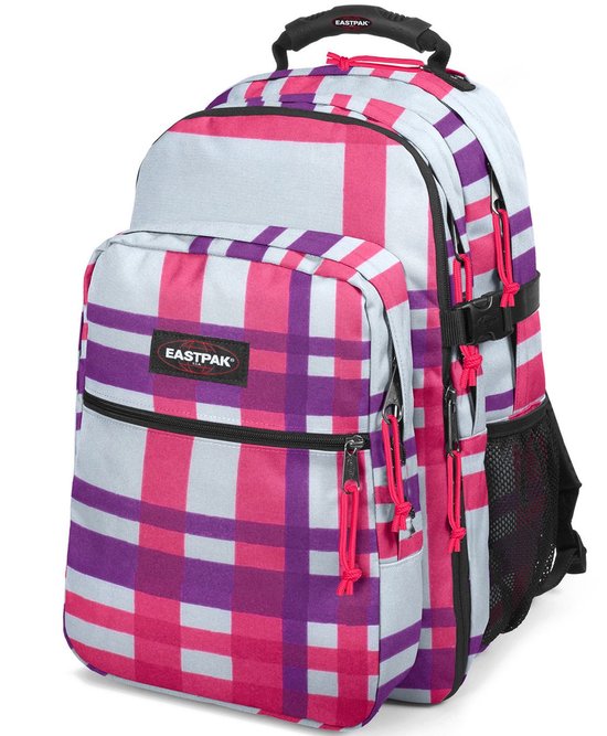 Eastpak rugzak met grijs, roze en paars ruitenpatroon.