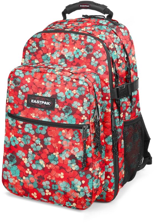 Eastpak rugzak met rode achtergrond en bloemenprint in rood en groen.