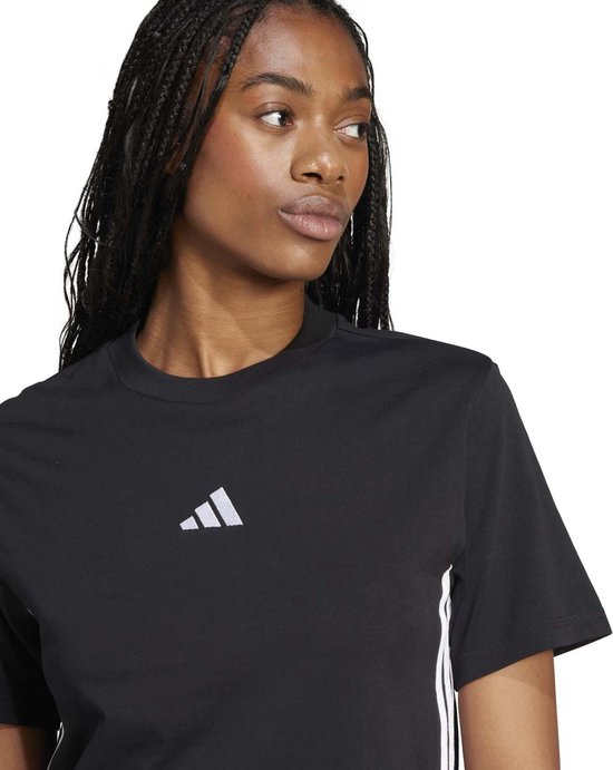 Zwarte dames t-shirt met korte mouwen, Adidas logo op borst en strepen op de zijkant.