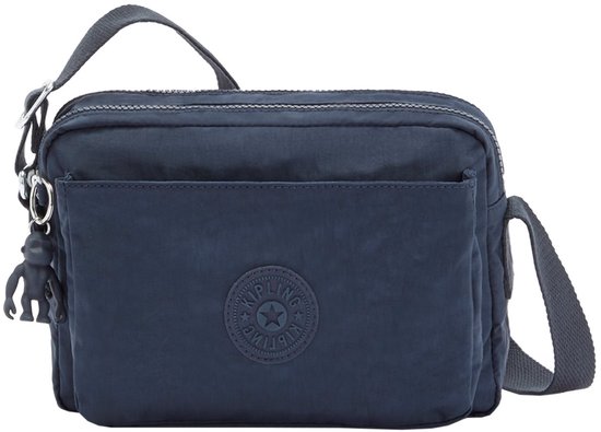 Donkerblauwe Kipling schoudertas met een voorvak, Kipling-logo en een grijze aap-sleutelhanger.