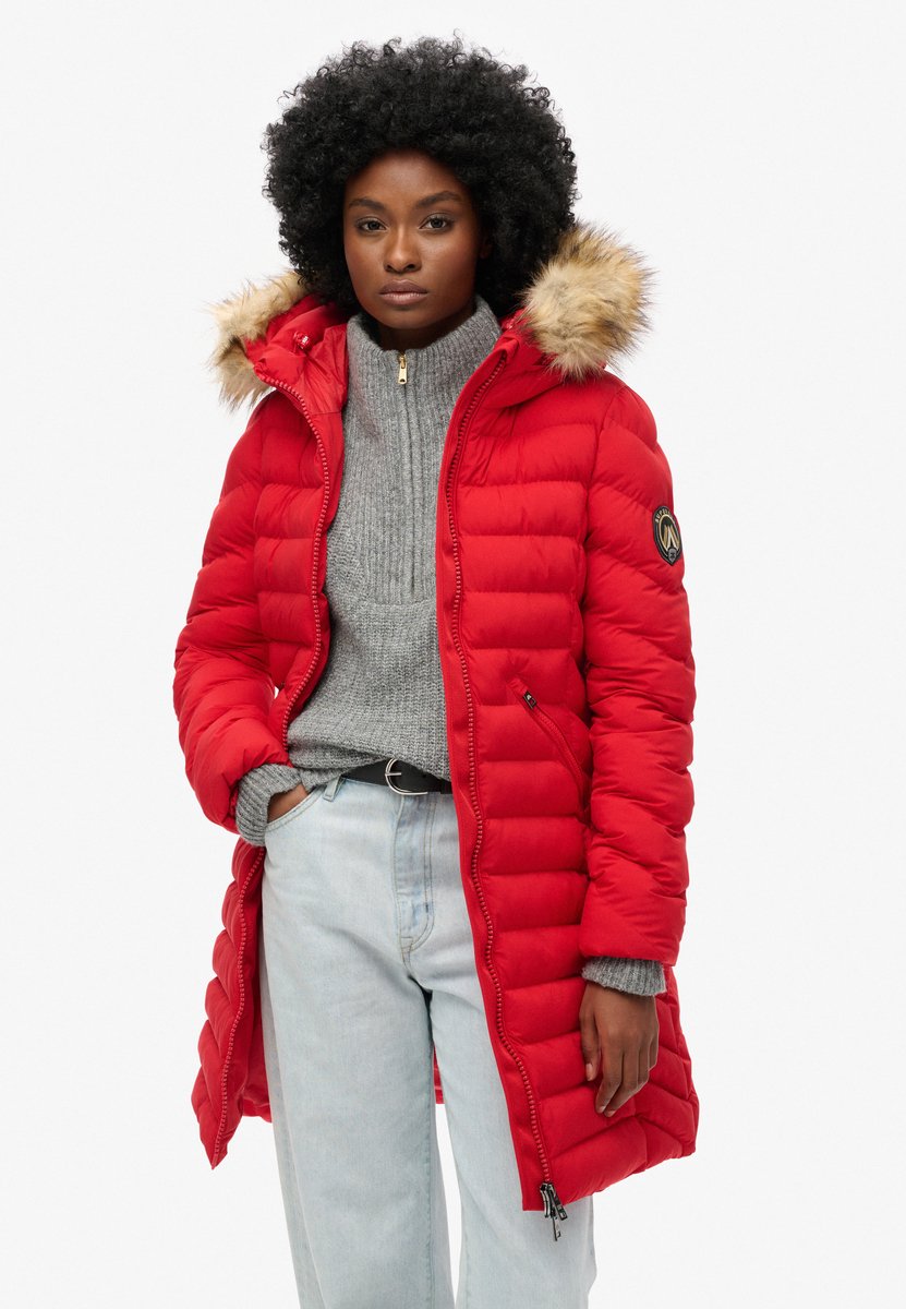 Superdry Halflange Fuji-pufferjas met capuchon met imitatiebont Dames Gewatteerde jassen Rood