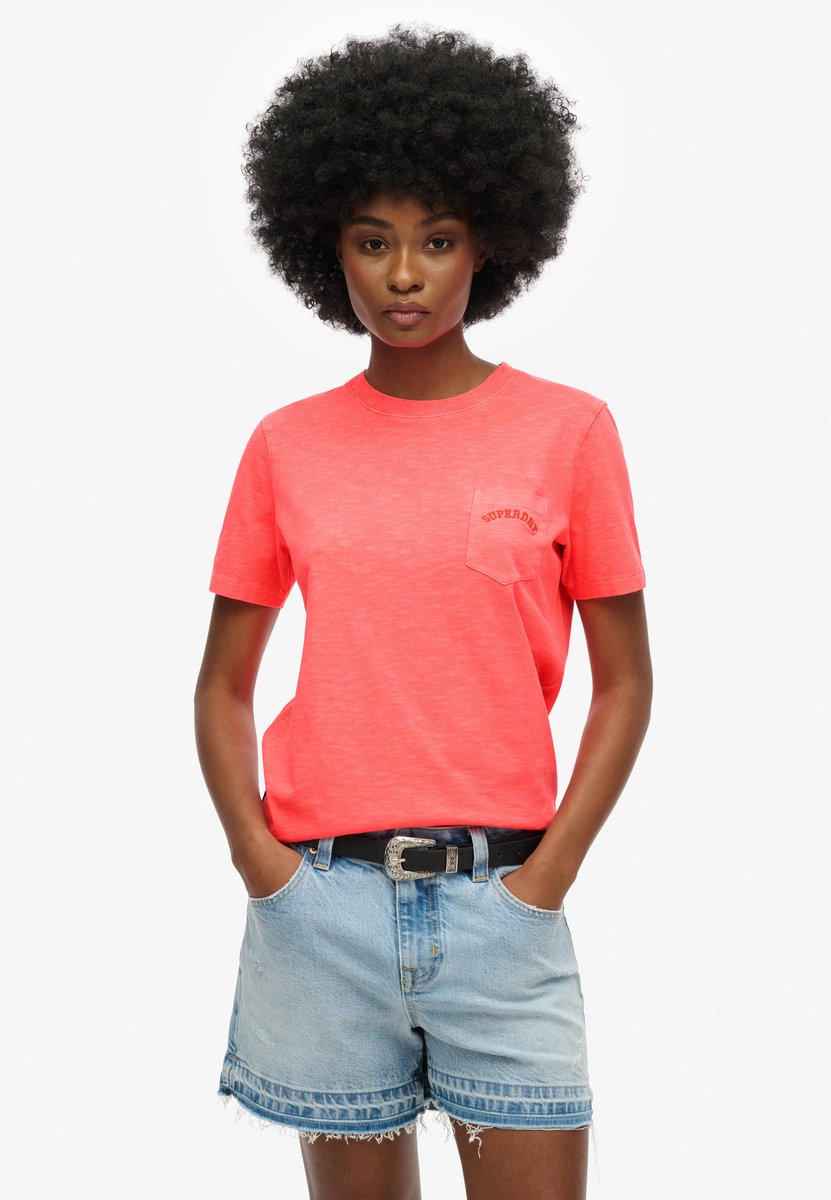 Superdry ESSENTIAL LOGO GD POCKET TEE Dames T-shirt Koraal