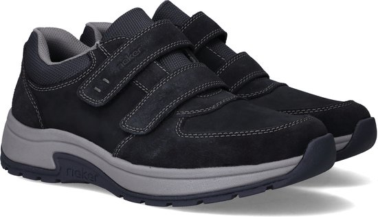 Zwarte suède sneakers met klittenbandsluitingen en grijze zolen.