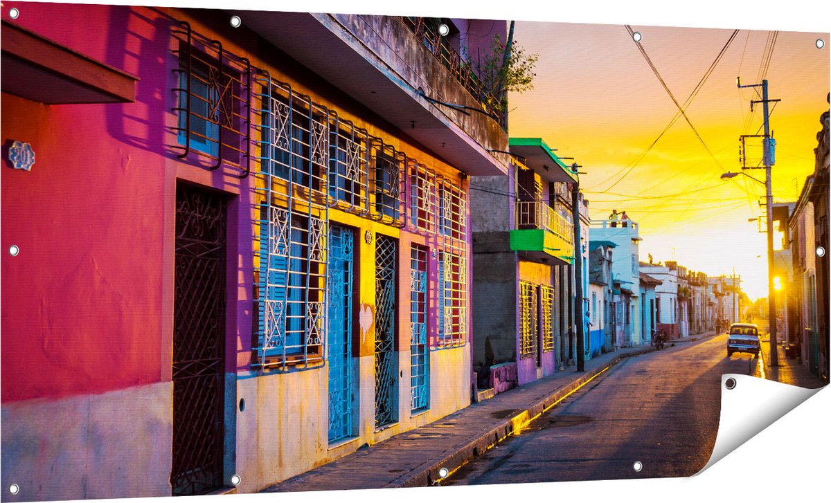 Gards Tuinposter Cuba Kleurrijke Huisjes bij Zonsondergang - 160x80 cm - Tuindoek - Tuindecoratie - Wanddecoratie buiten - Tuinschilderij Multikleur