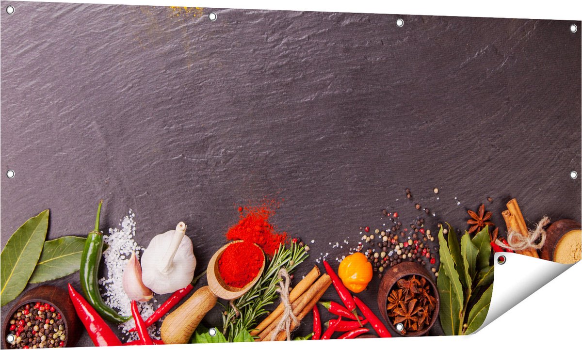 Gards Tuinposter Verschillende Kruiden op een Zwarte Tafel - 140x70 cm - Tuindoek - Tuindecoratie - Wanddecoratie buiten - Tuinschilderij Multikleur