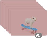 Placemat - Placemats kunststof - Varken - Roze - Skateboard - Blauw - Dieren - 45x30 cm - 6 stuks - Hittebestendig - Anti-Slip - Onderlegger - Afneembaar