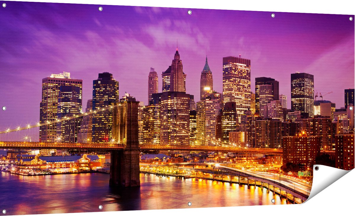 Gards Tuinposter Skyline New York van Centrum in het Paars - 180x90 cm - Tuindoek - Tuindecoratie - Wanddecoratie buiten - Tuinschilderij Multikleur