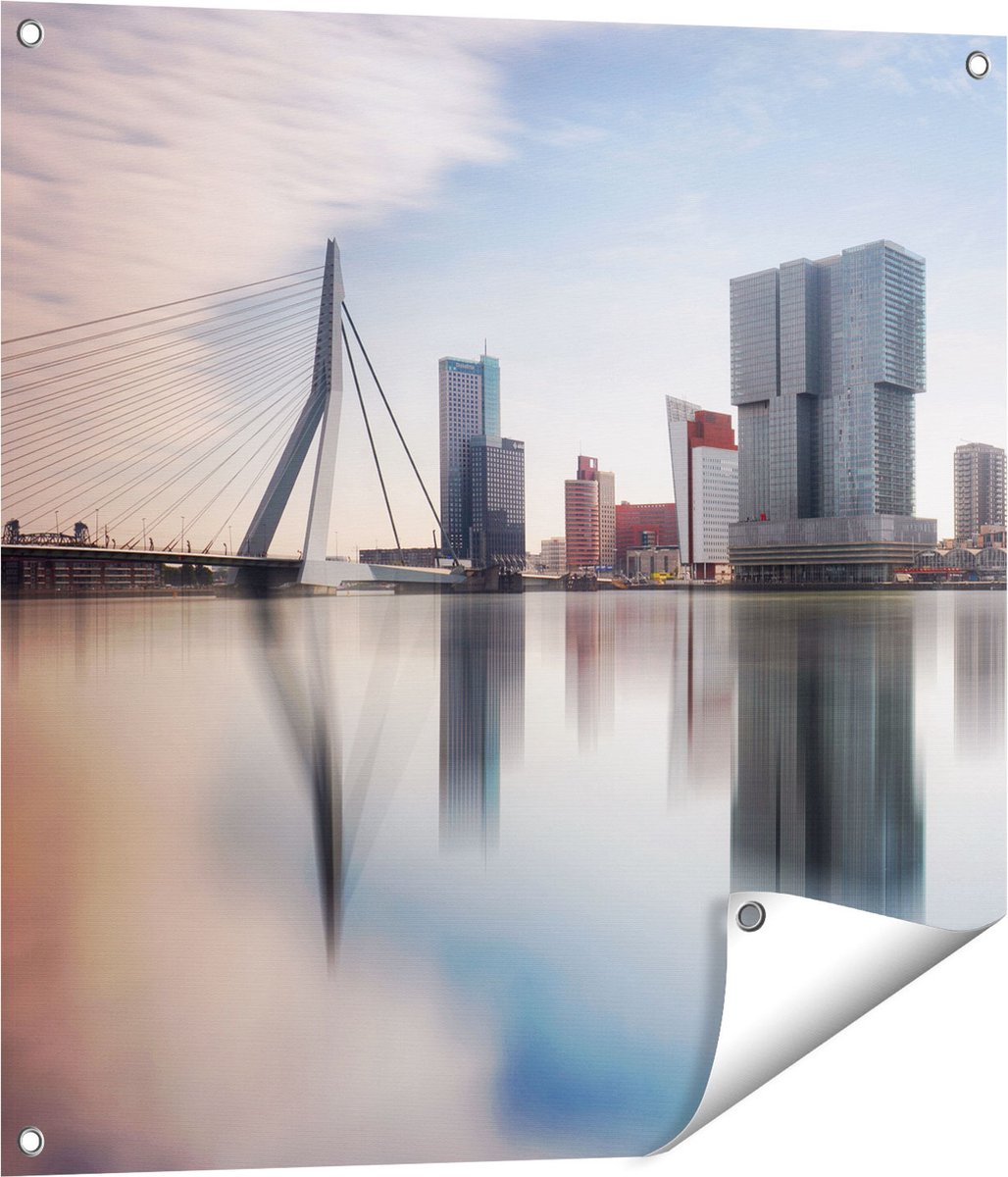 Gards Tuinposter Rotterdamse Skyline met de Erasmusbrug - 70x70 cm - Tuindoek - Tuindecoratie - Wanddecoratie buiten - Tuinschilderij Multikleur
