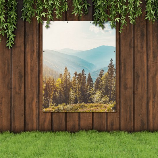 Gards Tuinposter Bos met Bomen in de Hoge Bergen - 120x150 cm - Tuindoek - Tuindecoratie - Wanddecoratie buiten - Tuinschilderij