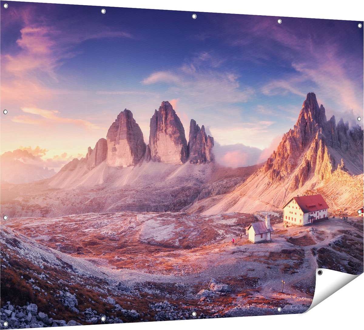 Gards Tuinposter Huisje met een Kerk in de Bergen - 160x120 cm - Tuindoek - Tuindecoratie - Wanddecoratie buiten - Tuinschilderij Multikleur