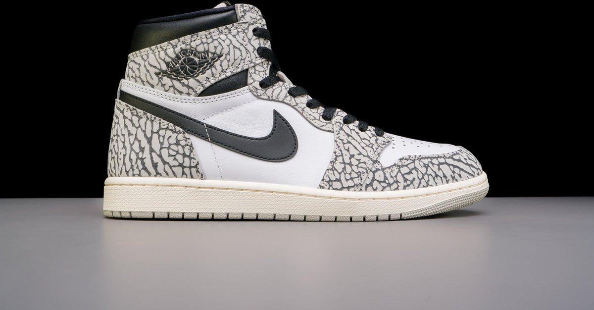 Air Jordan 1 Retro High OG White Cement - DZ5485-052 - Maat 37.5 - WIT - Schoenen
