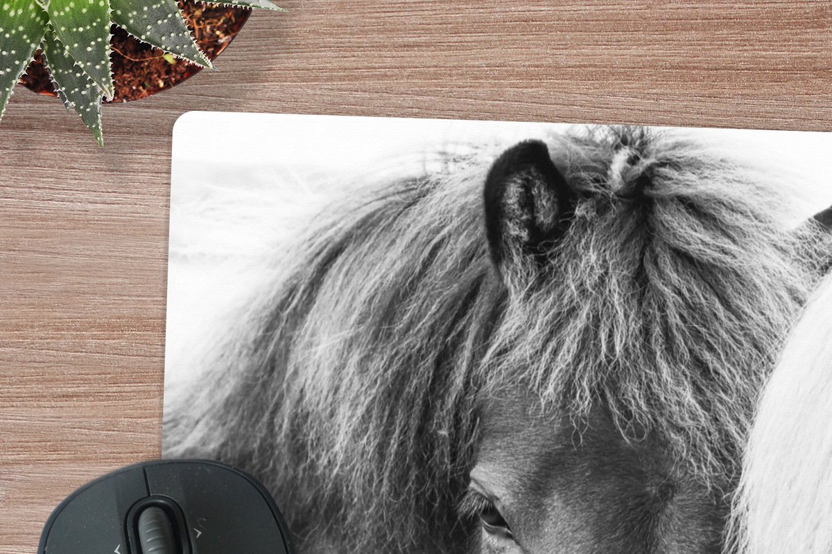 Muismat XXL 80x60 cm - Bureau onderlegger - Bureau mat Paarden - Dieren - Zwart wit - Natuur - Bureaumat - Gaming mousepad xl - Bureaulegger groot - Computer deskmat