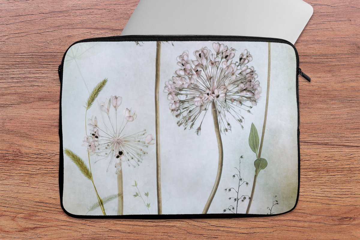 Laptophoes 14 inch - Bloemen - Sierui - Stilleven - Planten - Laptop sleeve - Binnenmaat 33x23 cm - Zwarte achterkant