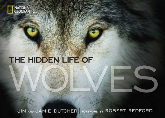 Close-up van de ogen en snuit van een wolf, met de titel 'The Hidden Life of Wolves'.