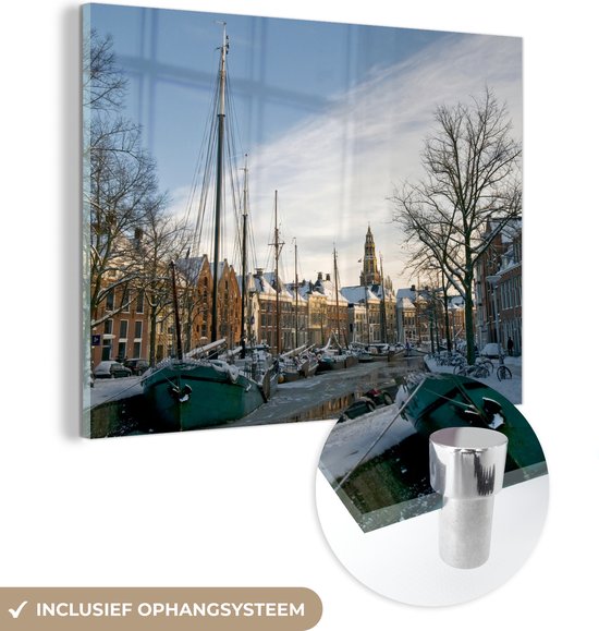 MuchoWow® Glasschilderij 160x120 cm - Schilderij acrylglas - Groningen - Grachtenpand - Winter - Foto op glas - Schilderijen
