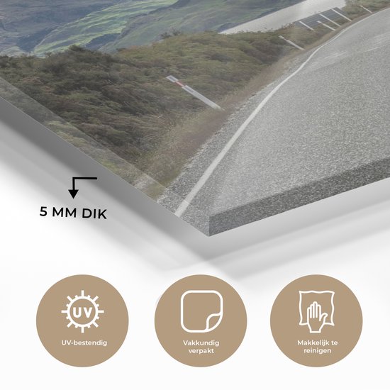 Highway at Lake Wanaka in New Zealand Plexiglass 180x120 cm - Tirage photo sur Glas (décoration murale en plexiglas) XXL / Groot format!