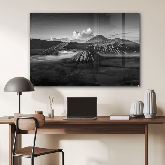 MuchoWow® Peinture sur verre - Indonésie - Volcan - Zwart - Wit - 90x60 cm - Peintures sur verre acrylique - Photo sur Glas