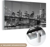MuchoWow® Glasschilderij 120x60 cm - Schilderij acrylglas - New York - Brooklyn bridge - Zwart - Wit - Foto op glas - Schilderijen