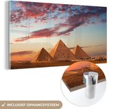 MuchoWow® Glasschilderij 120x60 cm - Schilderij acrylglas - Piramides in Egypte tijdens zonsondergang - Foto op glas - Schilderijen