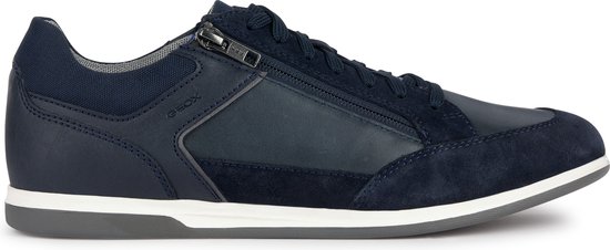 Vue latérale d'un sneaker bleu marine avec lacets et fermeture éclair. Détails en cuir et daim.