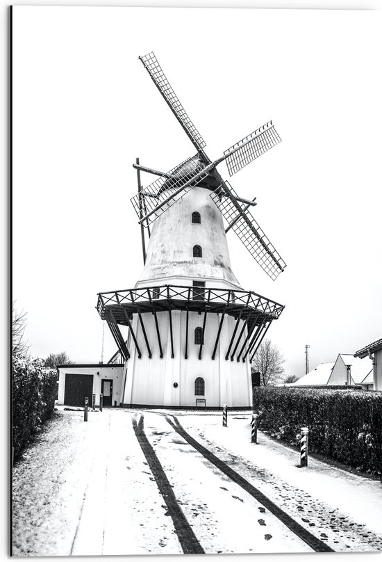 Dibond - Windmolen in de Sneeuw in het Zwart Wit - 50x75 cm Foto op Aluminium (Met Ophangsysteem)