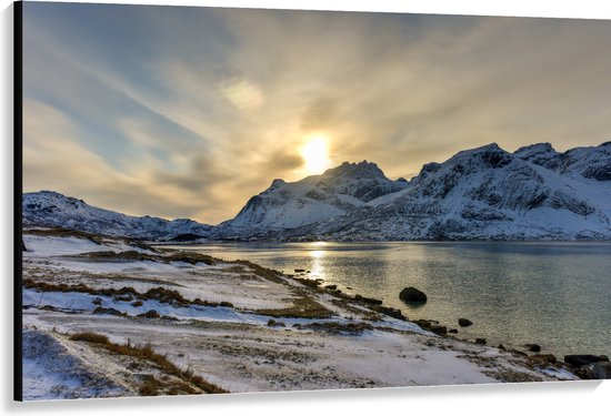 Canvas - Landschap bedekt door Sneeuw tijdens Zonsondergang - 150x100 cm Foto op Canvas Schilderij (Wanddecoratie op Canvas)