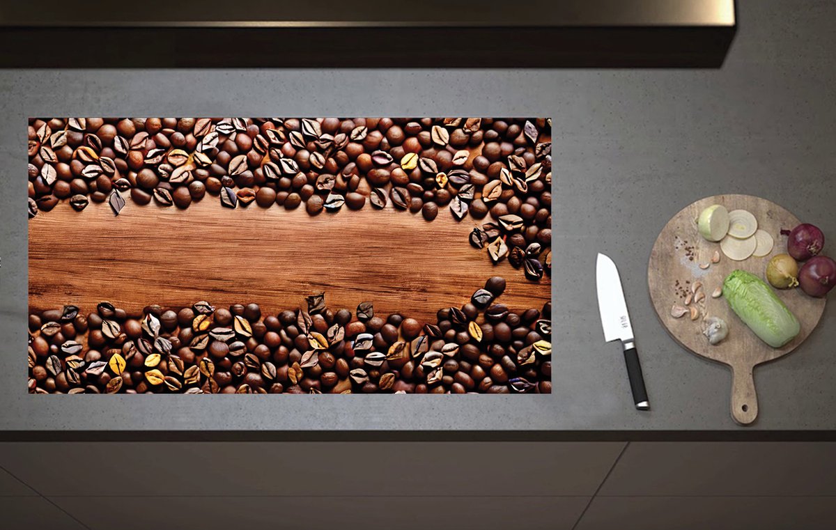 Inductieplaat Beschermer - Rijen Koffiebonen op Houten Tafel - 90x52 cm - 2 mm Dik - Inductie Beschermer van Vinyl