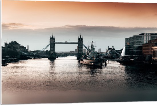 PVC Schuimplaat - Tower Bridge met Zonsondergang in Londen, Engeland - 90x60 cm Foto op PVC Schuimplaat (Met Ophangsysteem)