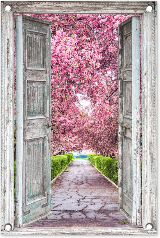Tuinposter doorkijk - Sakura - Kersenbloesem - Roze - Natuur - Deur - Tuinschilderij voor buiten - Schuttingdoek - Schutting decoratie - 40x60 cm - Tuindoek - Tuindecoratie - Tuin - Tuindecoratie