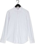 Wit strijkvrij jersey overhemd voor heren, hangend aan een kledinghanger.