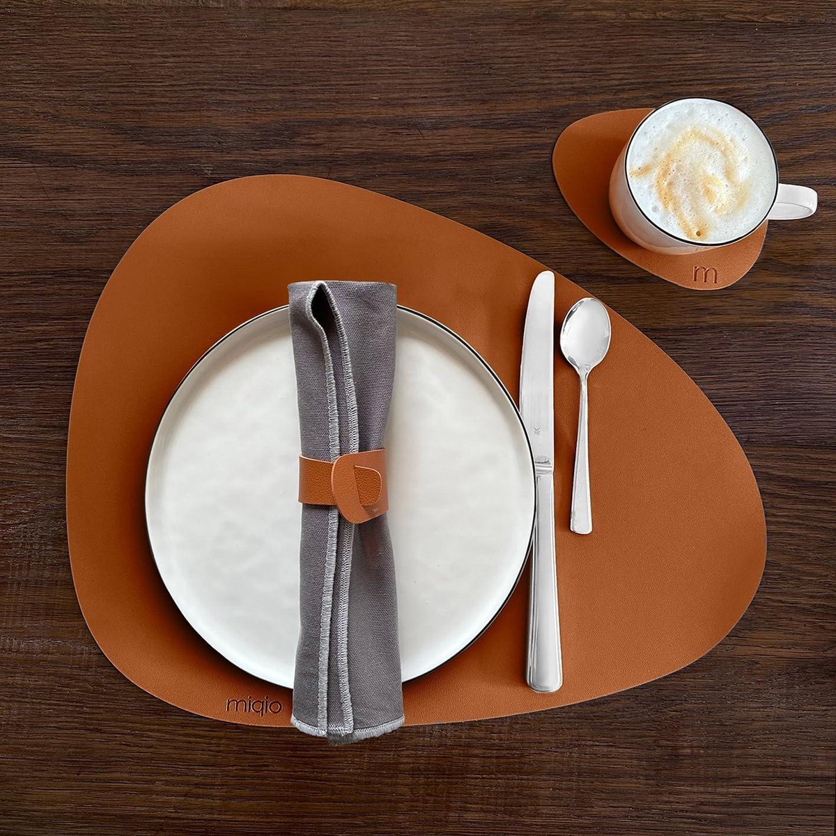 MIQIO Tafelmat van kunstleer - Set van 18 tafelonderzetters - Afwasbare lederen placemats - 6 placemats, glazen onderzetters, servetringen | grijs | stenenvormig