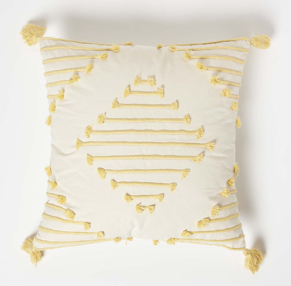 Homescapes wit kussen met borduurwerk 45 x 45 cm - decoratief kussen met kwastjes, geometrisch patroon Creme