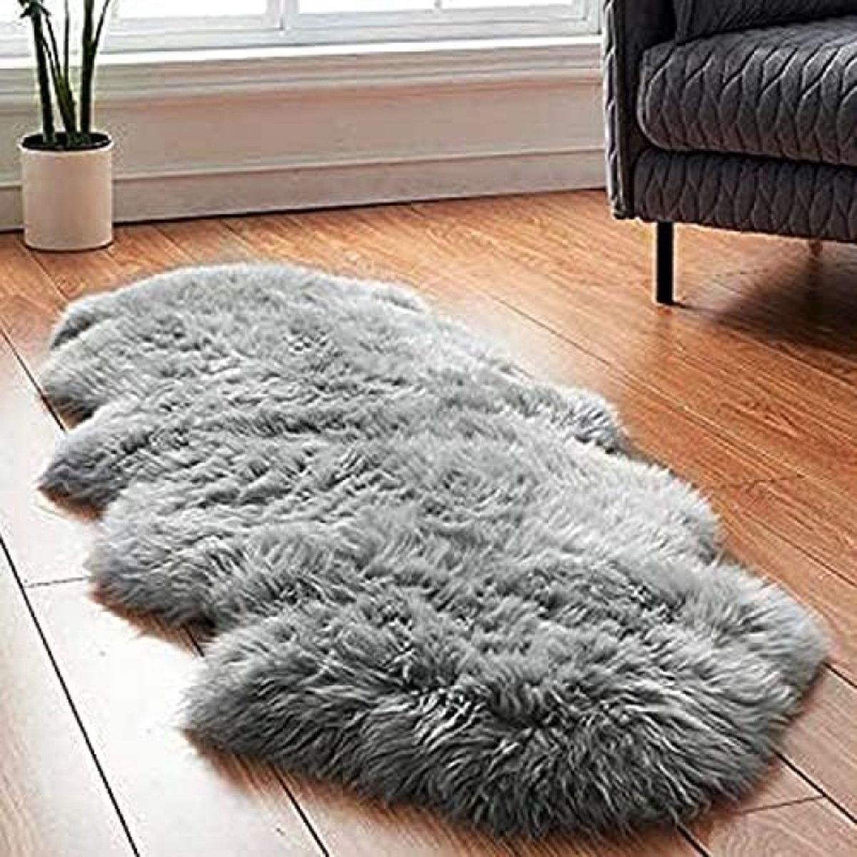 Grijs imitatiebont tapijt van lamsvacht-look – zacht wollen bed- en bankkleed (160 × 60 cm)