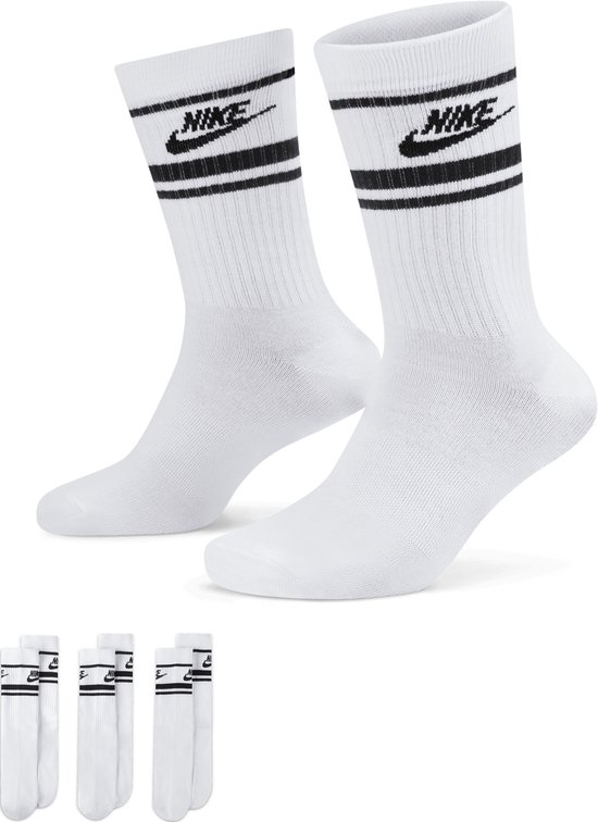 Witte sokken met twee zwarte strepen en een zwart Nike logo.