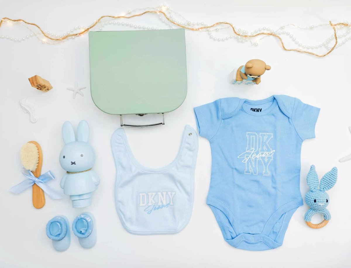Goedkoopste Hawsaz.nl cadeau - Babygeschenksets 7 stuks Blauw - Verwenpakket - Kraampakket - Gepersonaliseerde kraamcadeaus - Babykleding 0-m 3 m DKNY - Geboortecadeau - babyshower - Babyverzorging - Baby Rammelaar - bijtring - Baby koffertje - Nijntje