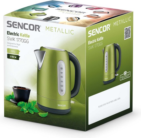 Groene Sencor waterkoker SWK 1770GG op de verpakking met thee en een kopje.