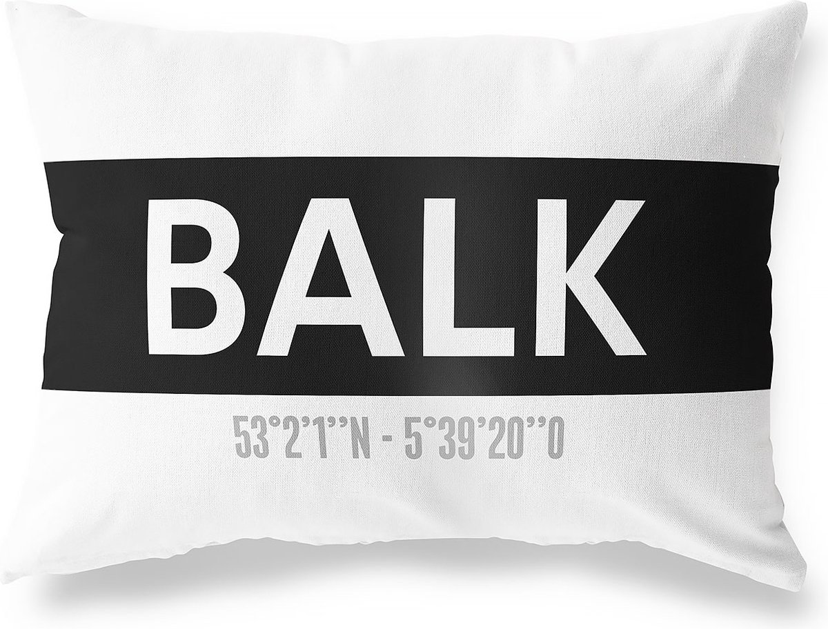 Tuinkussen BALK - FRIESLAND met coördinaten - Buitenkussen - Bootkussen - Weerbestendig - Jouw Plaats - Studio216 - Modern - Zwart-Wit - 50x30cm