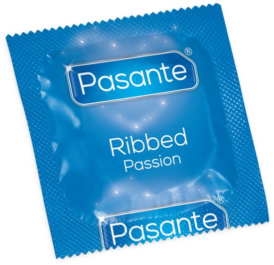 Individuele verpakking van een Pasante Ribbed Passion condoom, blauw.